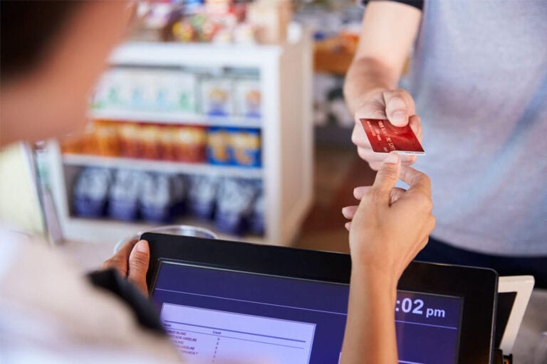 cashier-accepts-card-payment-from-customer