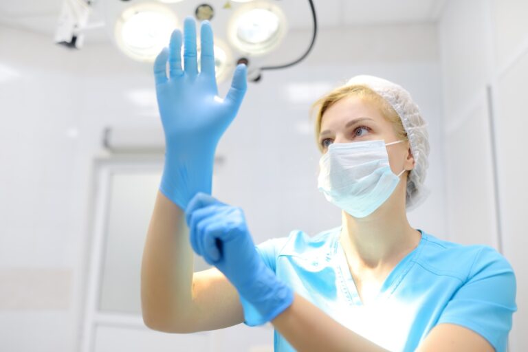 ICU nurse resume: An ICU nurse in an operating room