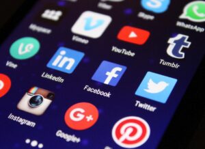mobile apps used for social media job search