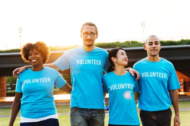 A team of 4 volunteers who succeeded using community outreach coordinator resume examples