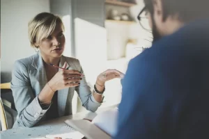 Girl Bank Teller Talking About Teller Resume Examples With A Client