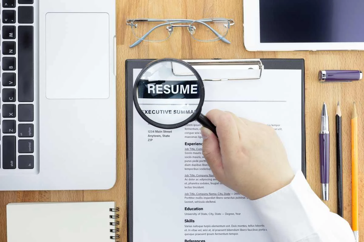 how to write a narrative resume featured image