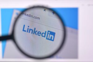 magnifying glass and linkedin recommendation examples