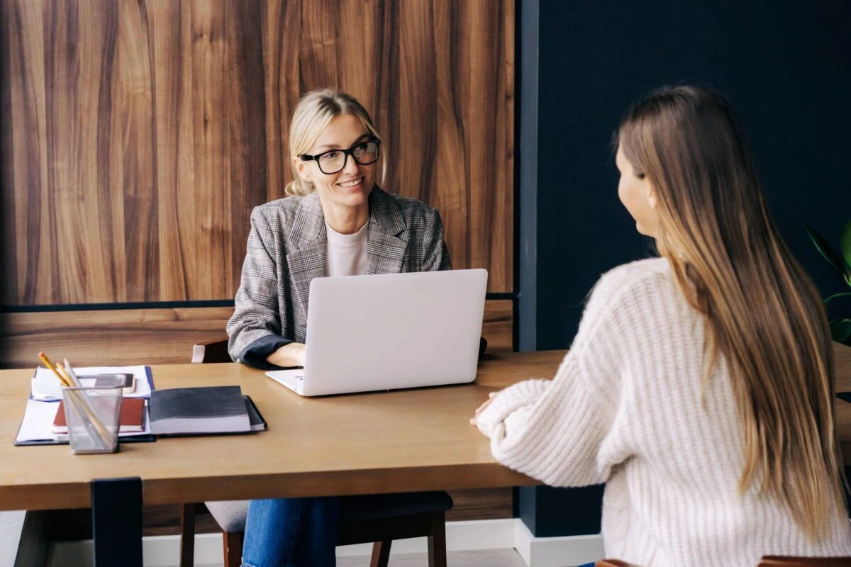 interview coaching between coach and job applicant