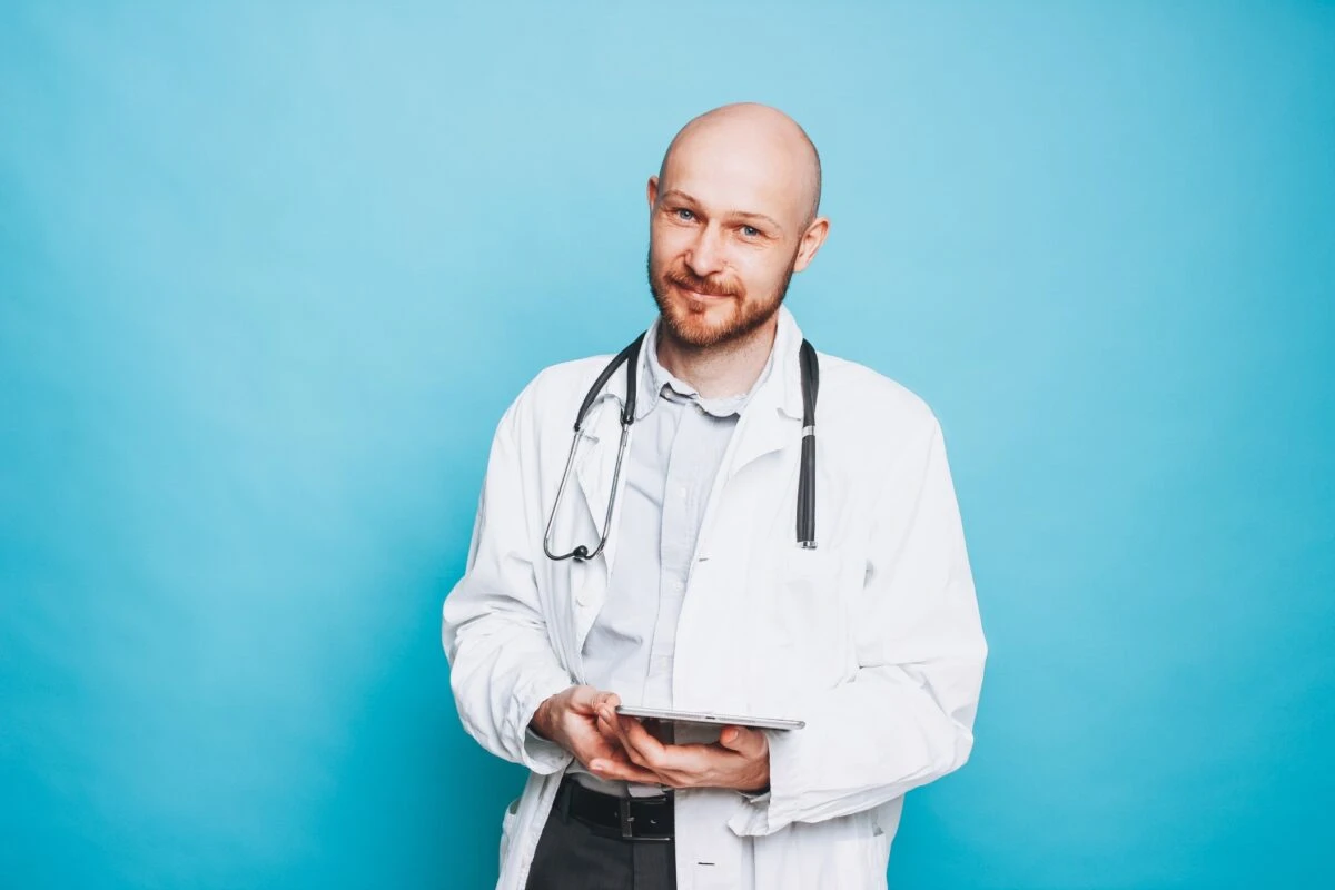 doctor holding files blue background