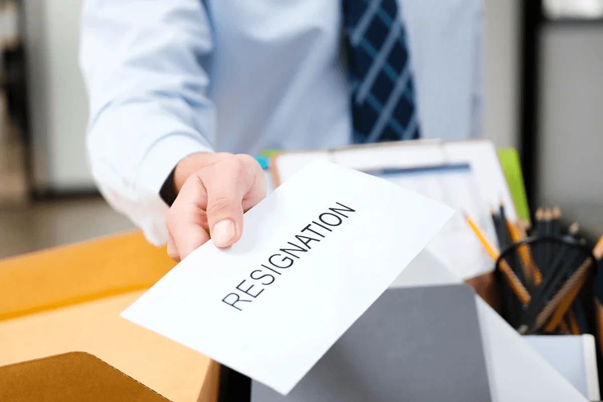 employee handing out a 2 week notice letter for resignation