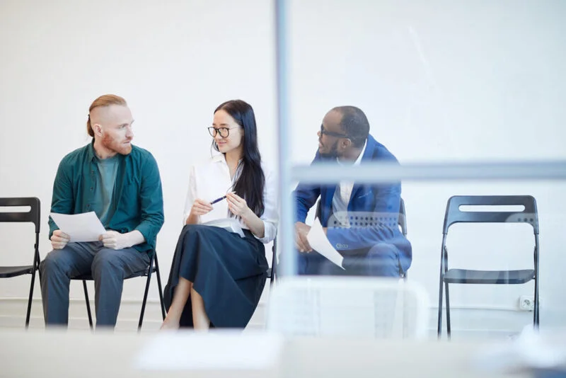 3 Applicants Discussion How Early You Should Arrive For An Interview?