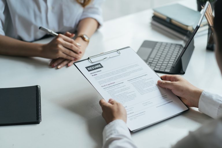 50 Resume Summary Examples for Job Applications