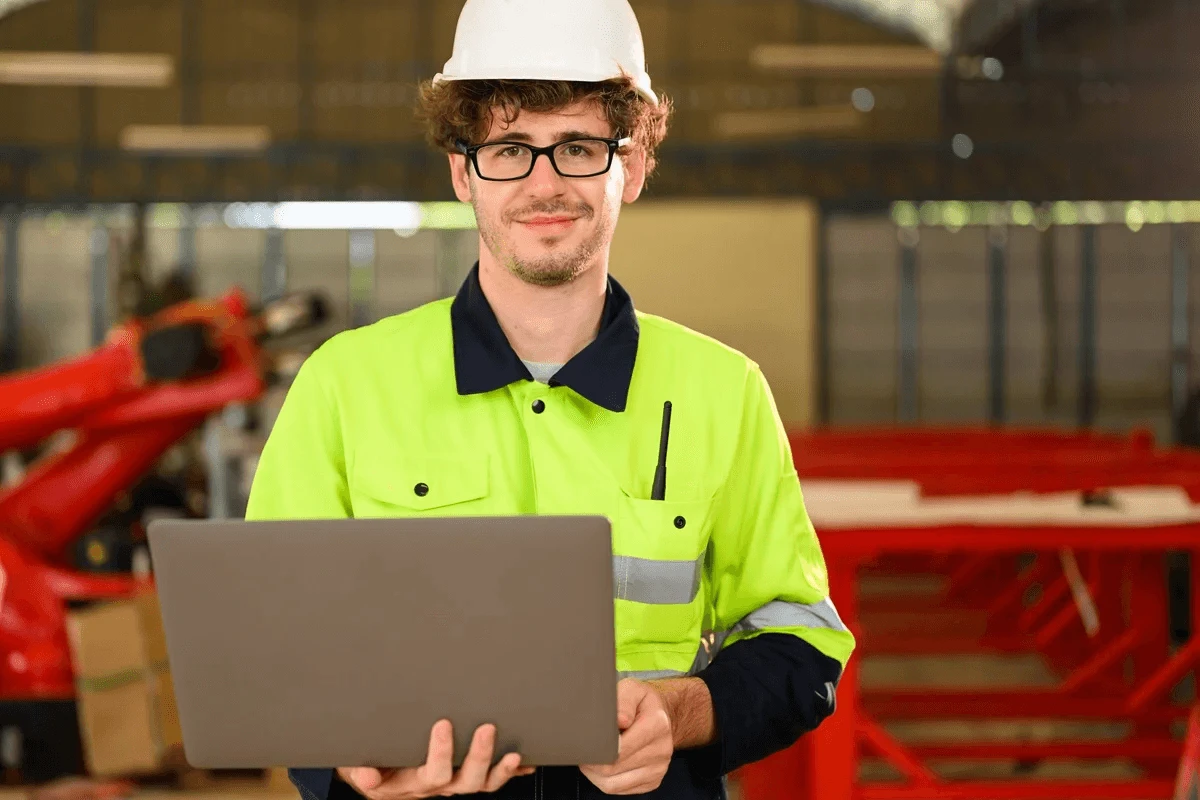 worker researching blue-collar resume tips for job success