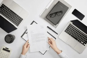 employer holding a cover letter
