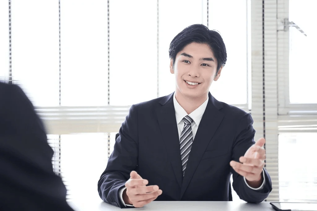Job Applicant Discussing His Leadership Experience With The Employer