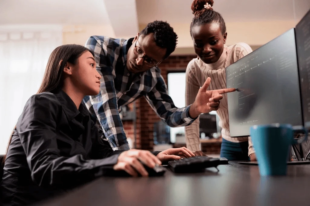 Professional Guiding A New Employee Through Computer Tasks