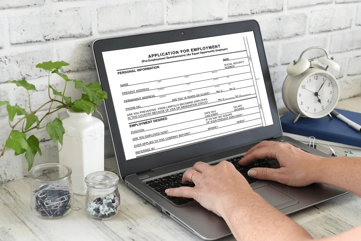 job seeker applying for a job online