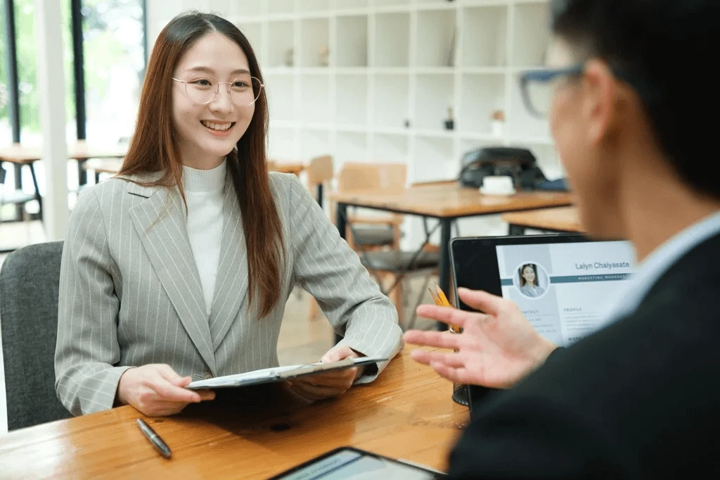 Positive Interaction Between A Job Seeker And A Recruiter