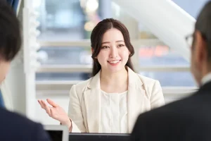 applicant answering customer service interview questions