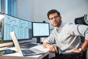 data analyst creating visualizations using computer
