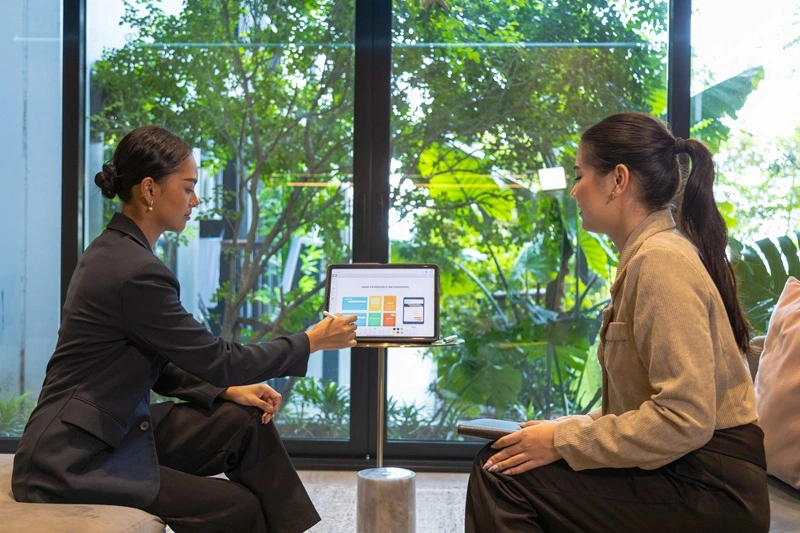 Candidate Confidently Answering Amazon Interview Questions During An Interview