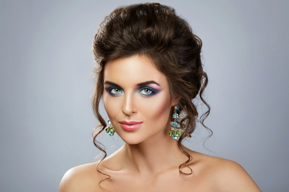 Woman With A Beautiful Makeup And Hairstyle Wearin 2026 03 09 23 57 58 Utc 1
