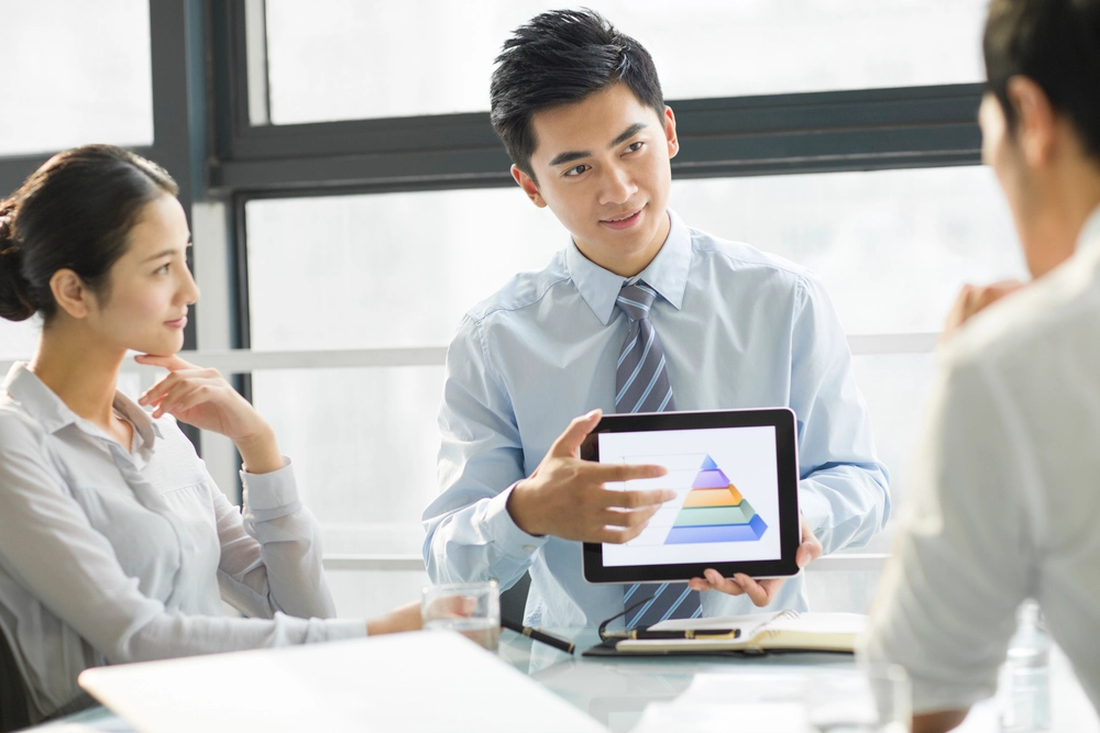 An Operations Manager Presenting Analytics And Reports, Illustrating What Does An Operations Manager Do.